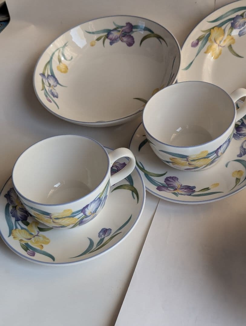 （押しAE）  花柄カップとプレートの食器セット