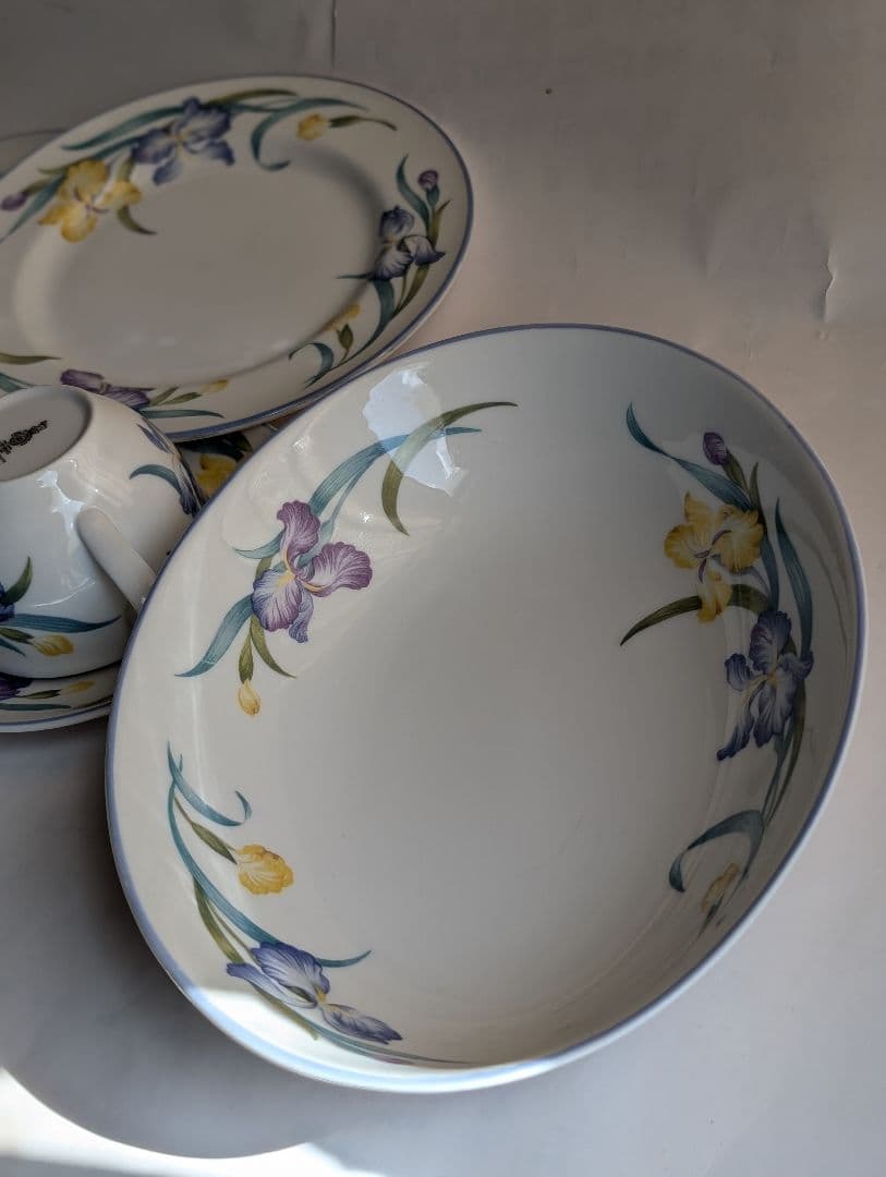 （押しAE）  花柄カップとプレートの食器セット