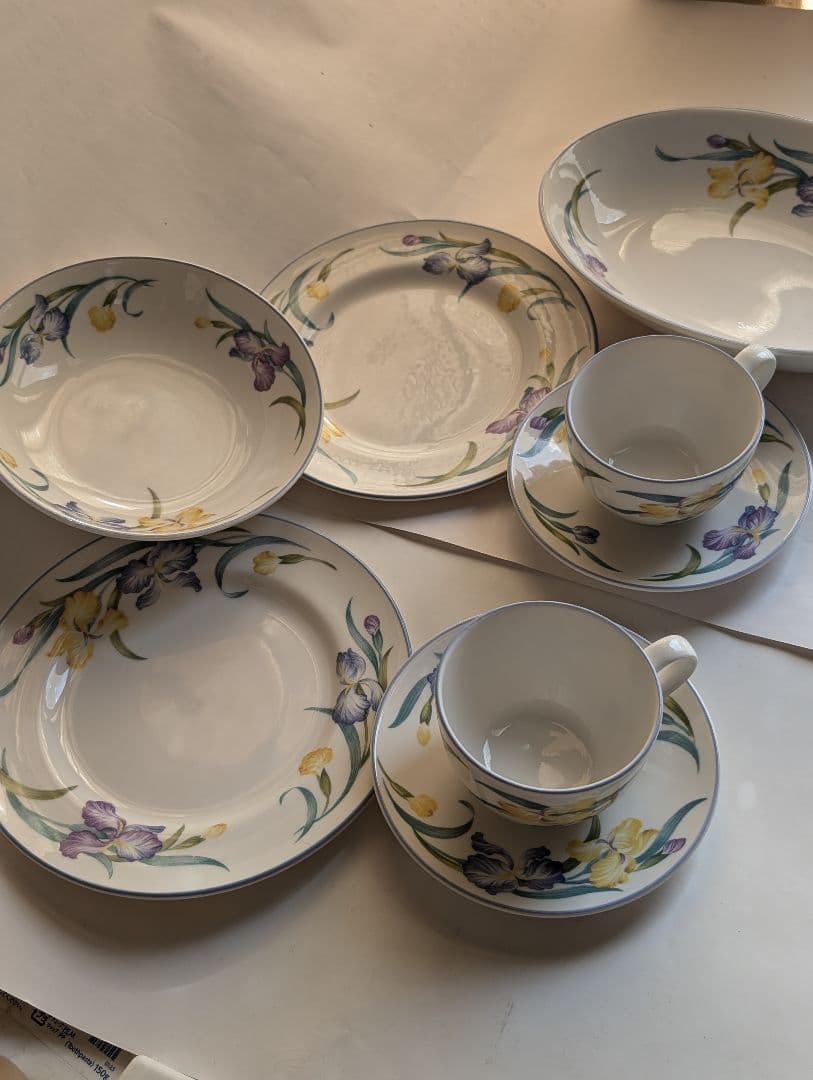 （押しAE）  花柄カップとプレートの食器セット