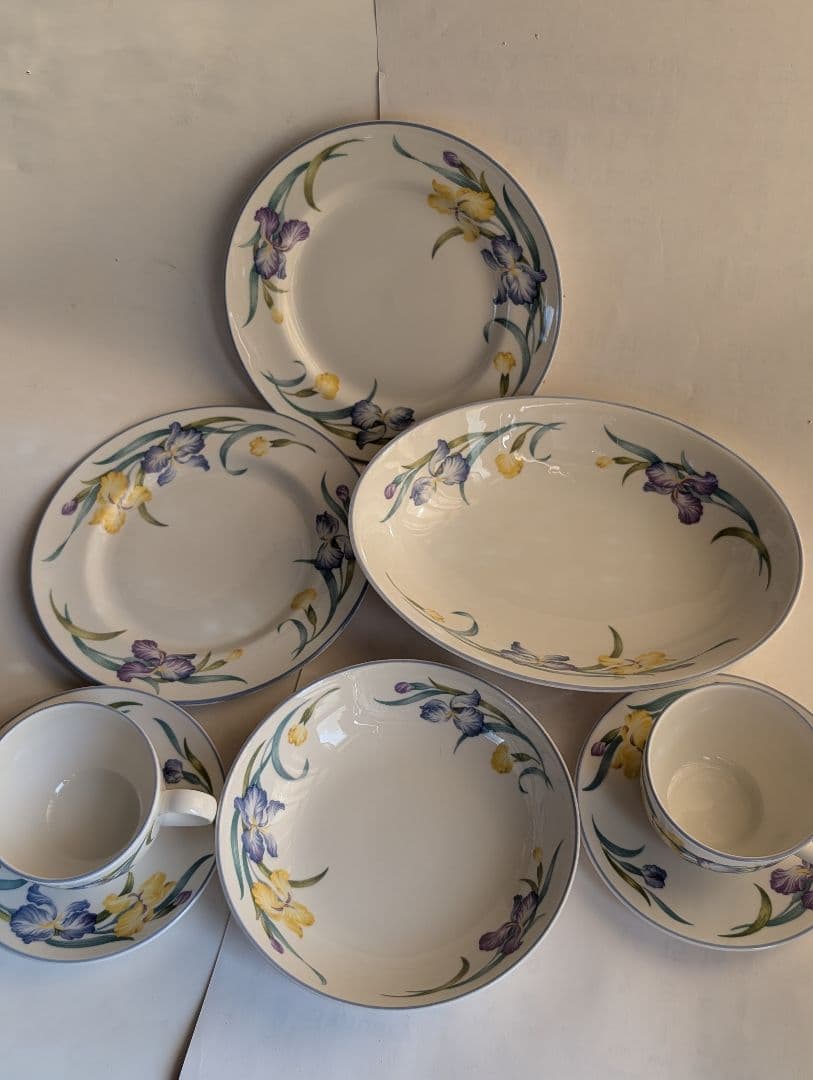 （押しAE）  花柄カップとプレートの食器セット