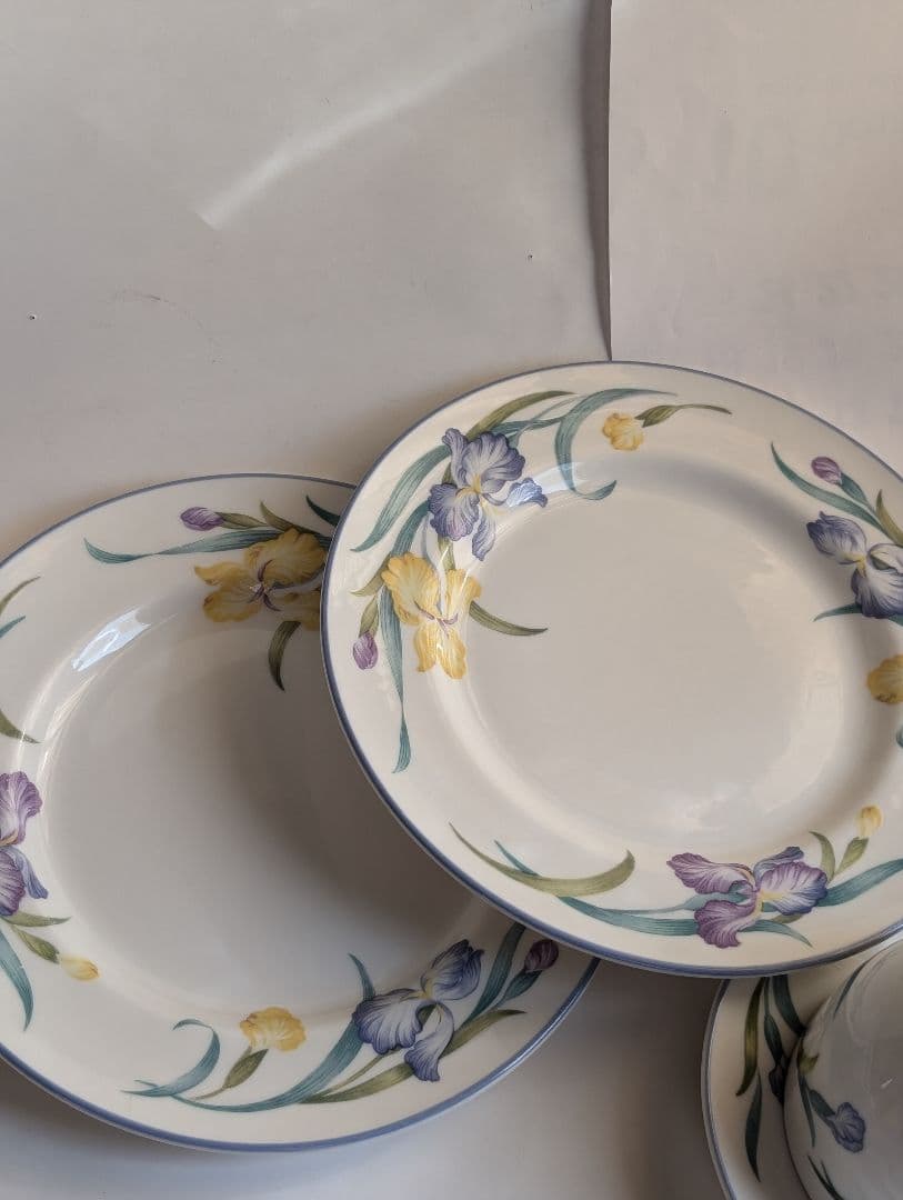 （押しAE）  花柄カップとプレートの食器セット