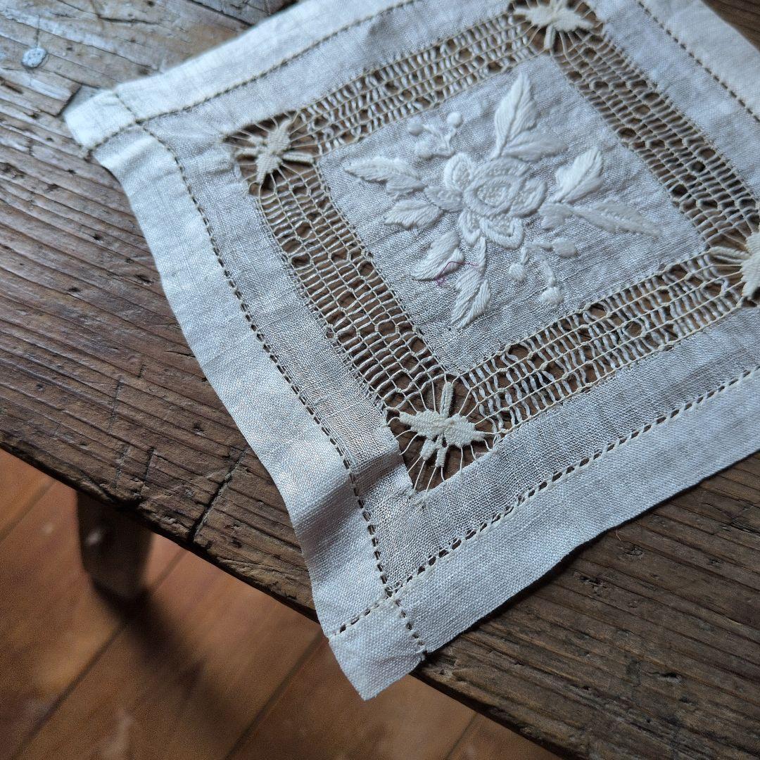 クリスマス前SALE！今日迄　希少フランスアンティーク　刺繍とレース編みドイリー