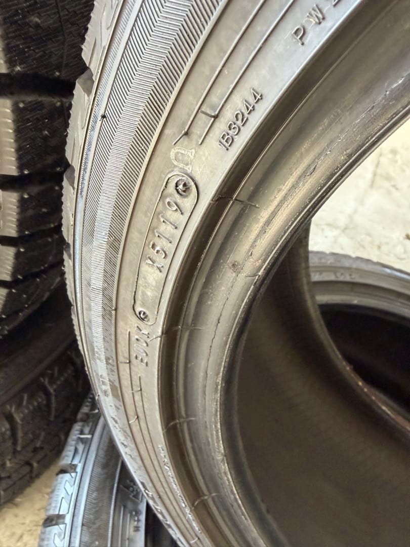 215/45R17 スタッドレスタイヤ WINTERMAX 2019 バリ溝