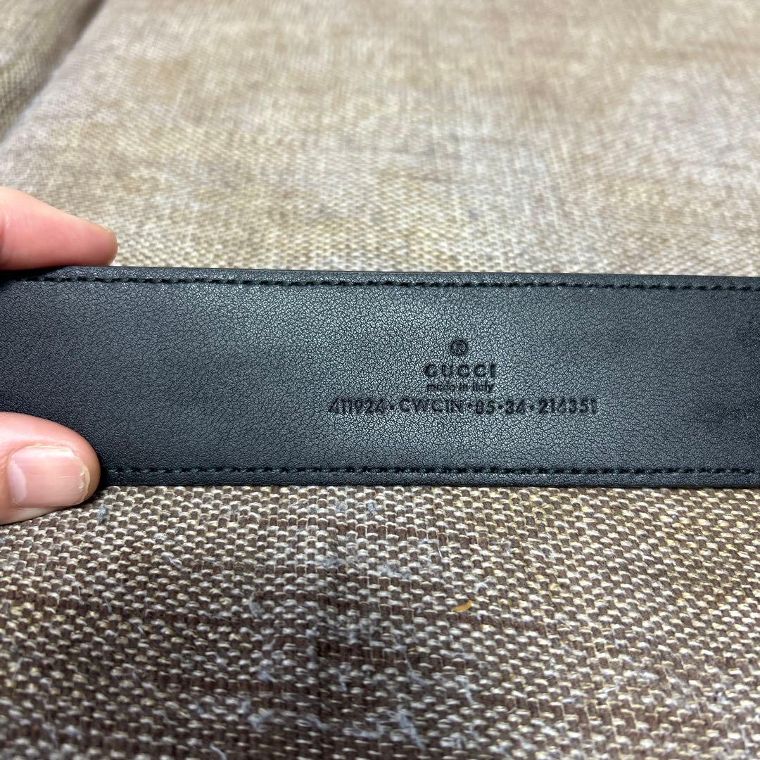 GUCCI ブラックレザーベルト ロゴ入り