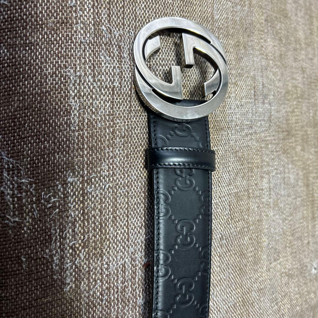 GUCCI ブラックレザーベルト ロゴ入り