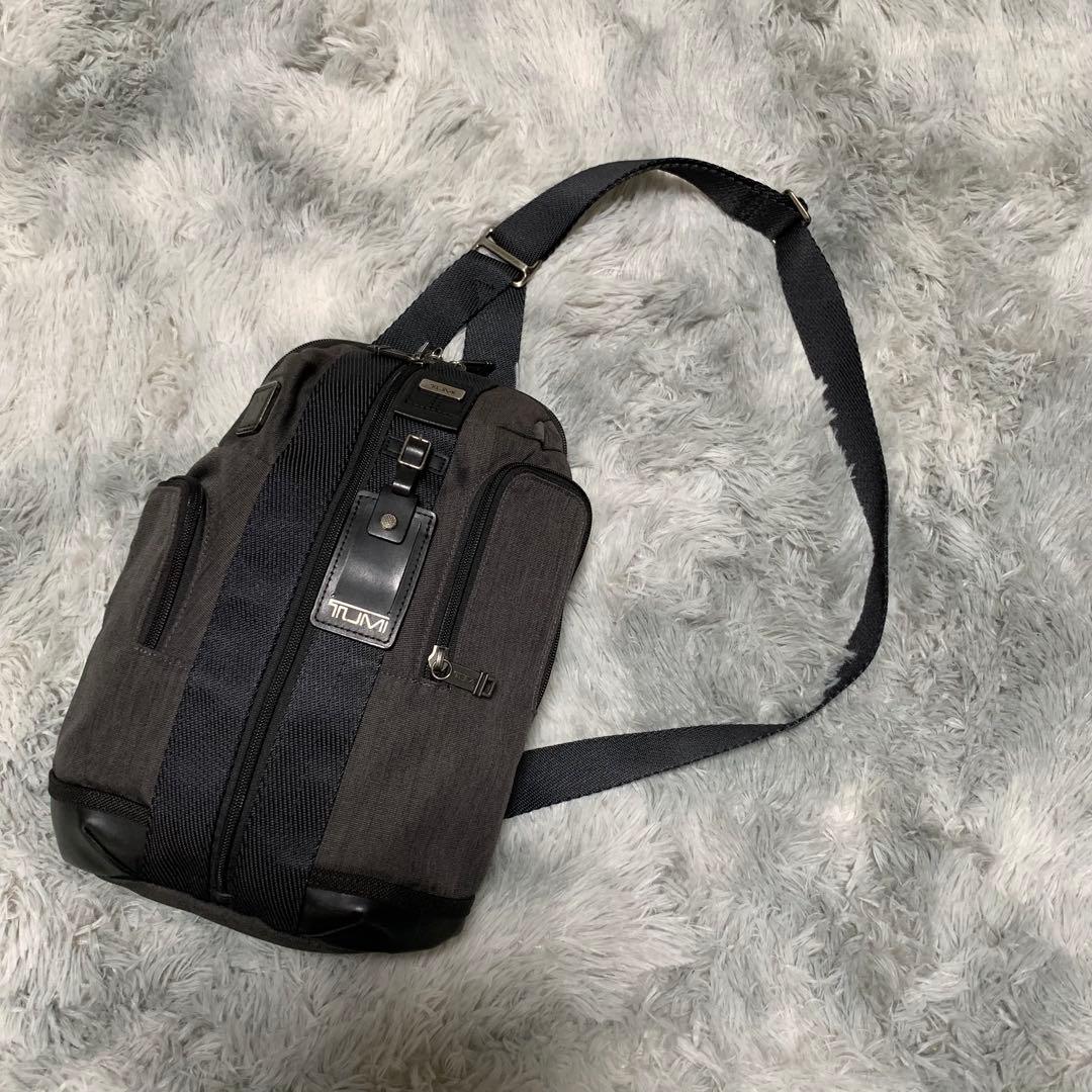 極美品 TUMI トゥミ ヒギンズ ボディーバッグ ショルダーバッグ 肩がけ