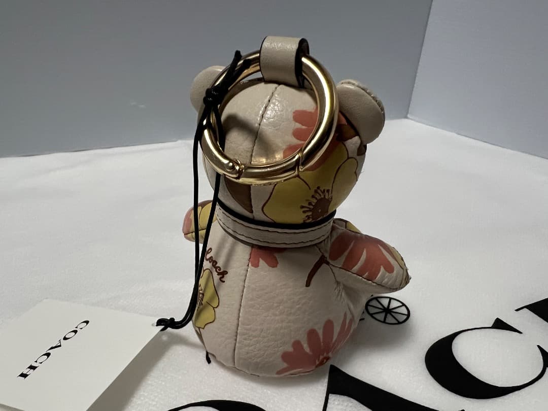 【未使用・新品】花柄デザインのコーチ　ベア バックチャーム