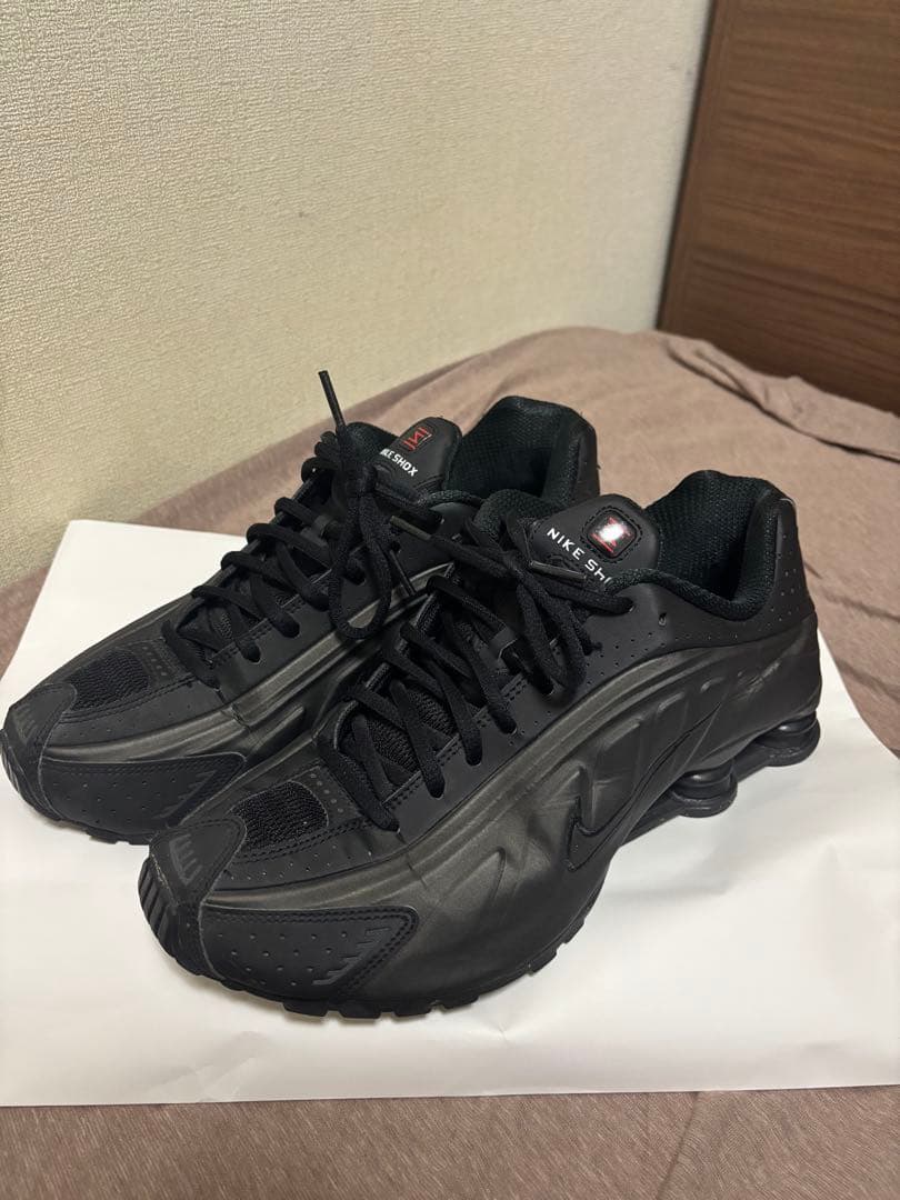 靴 NIKE Black Shox R4