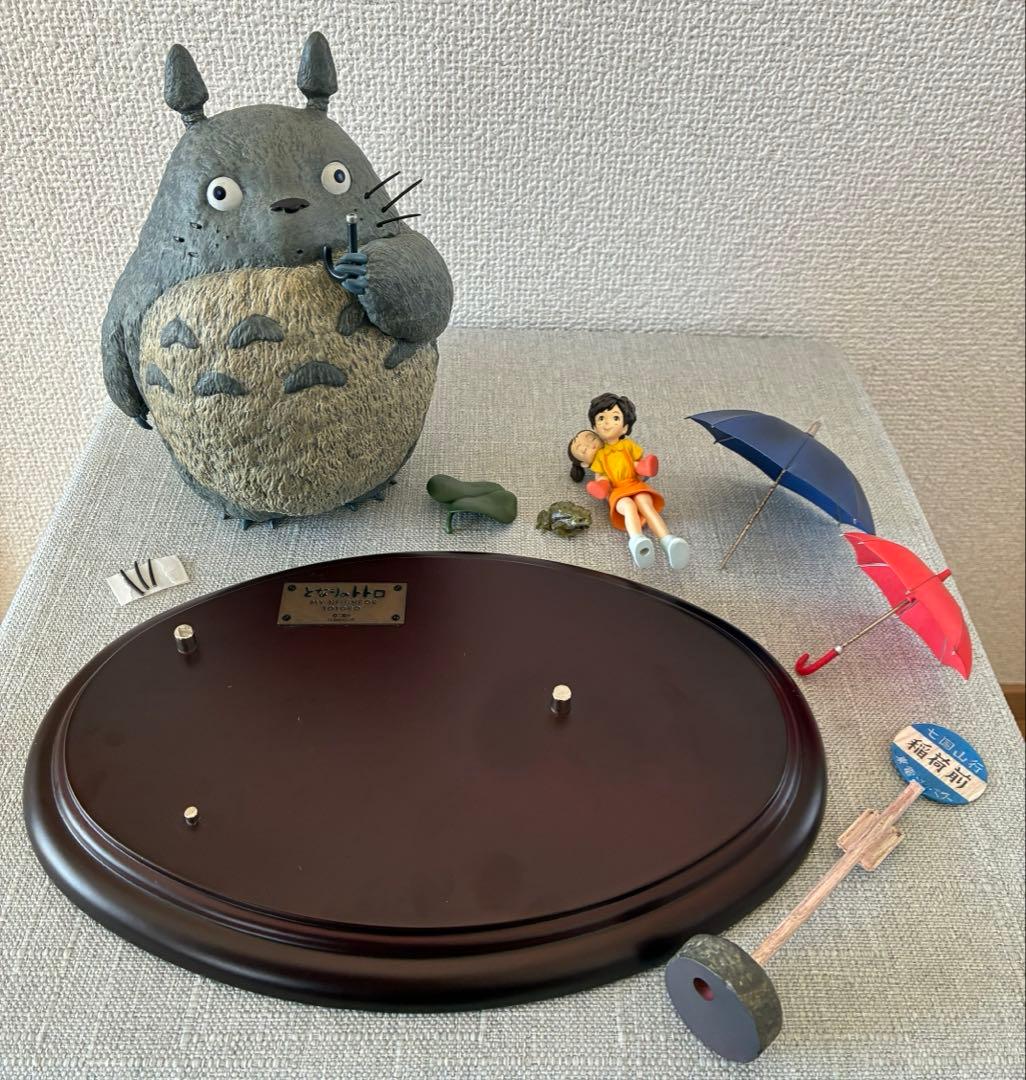 となりのトトロ　バス停シーンのフィギュア　コミニカ製ジブリフィギュア（中古品）