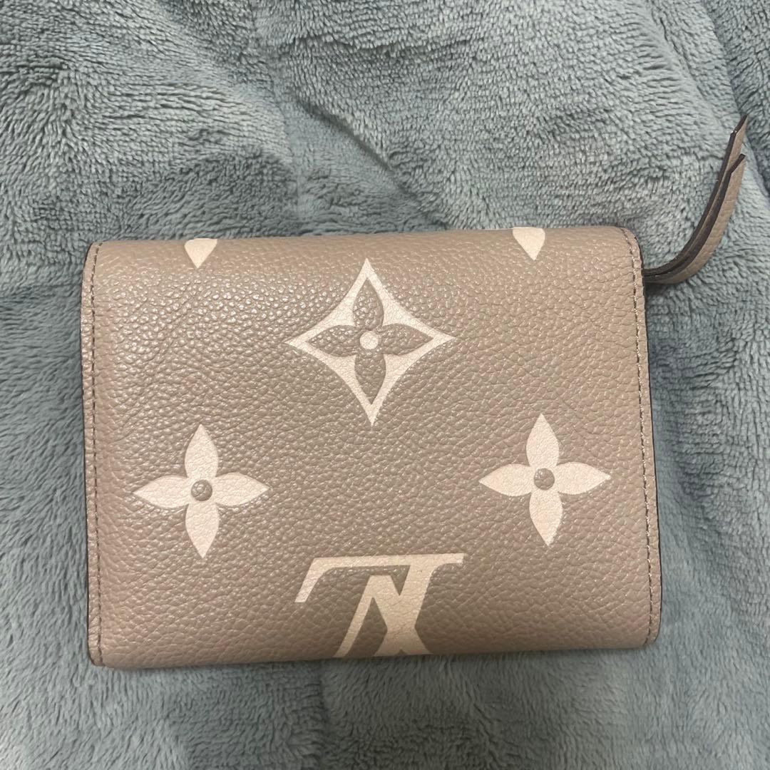 ルイヴィトン　ポルトフォイユ・ヴィクトリーヌ　トゥルトレールクレーム