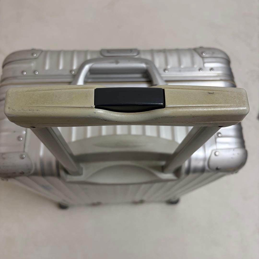 リモワ トパーズ アルミニウム ダイヤルロック式 2輪 スーツケース シルバー