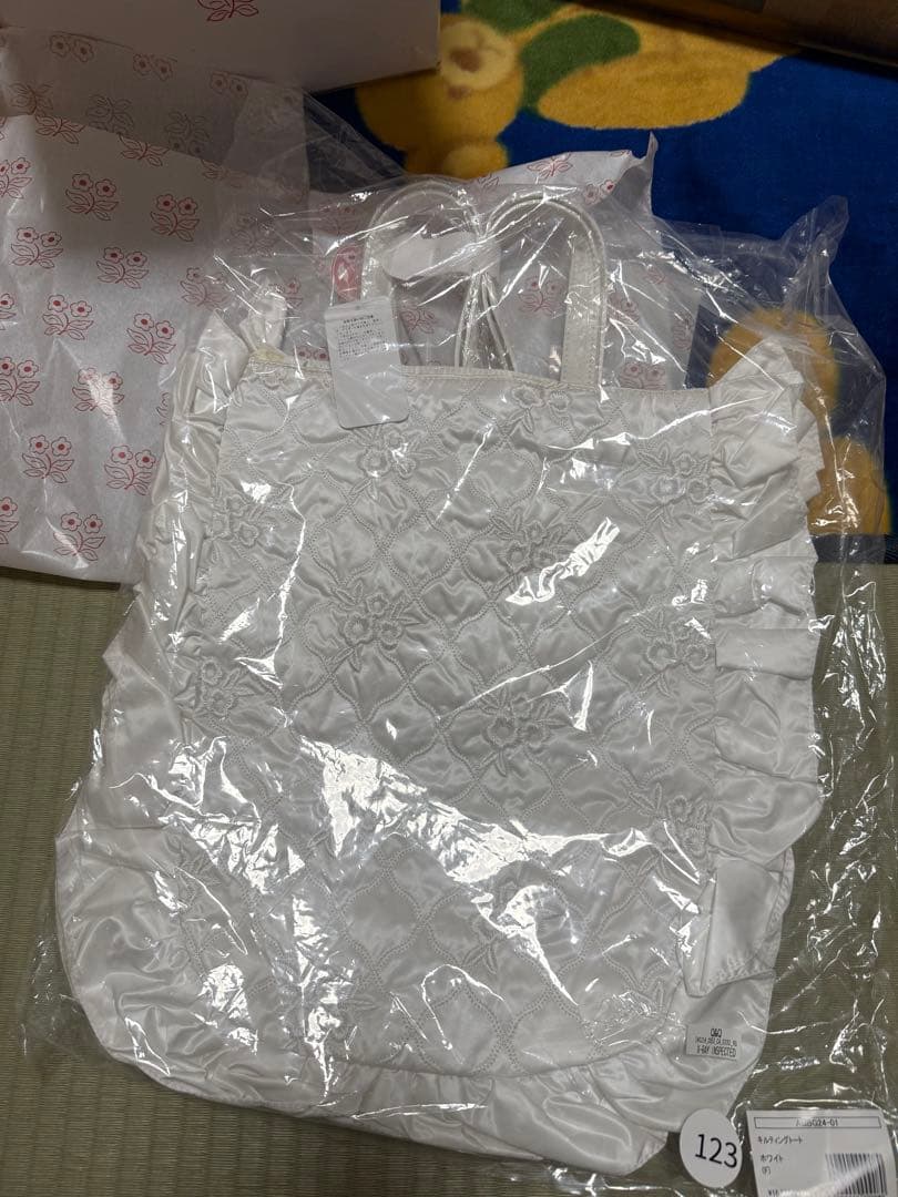 バッグ flower wave quilting tote (white)