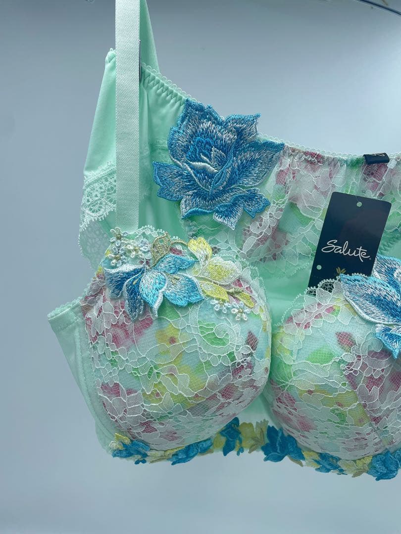 ワコール サルート 32G P-upタイプ 無邪気な少女が淑女へC75-M