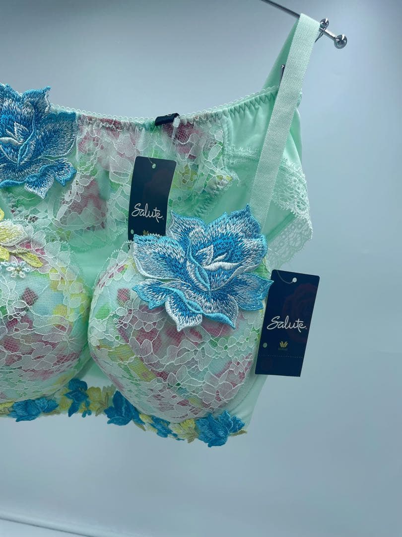 ワコール サルート 32G P-upタイプ 無邪気な少女が淑女へC75-M