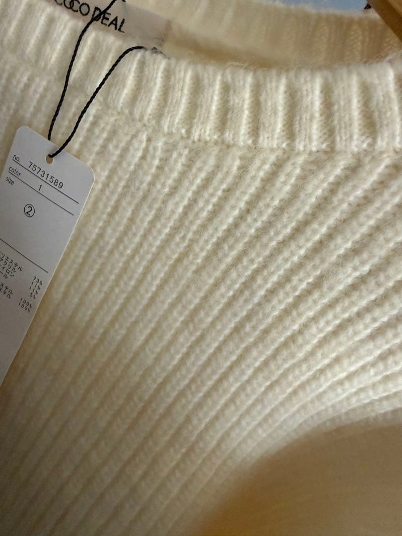 【最終値下げ】COCODEAL ペプラムブラウス×パフスリーブニットセット