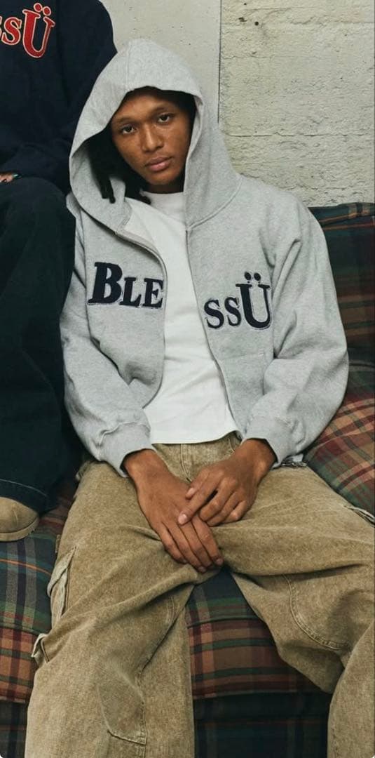BlessÜ グレー ジップアップパーカー