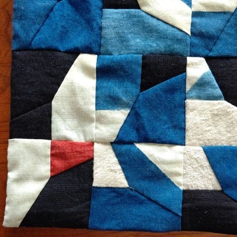 藍染古布の マットです。