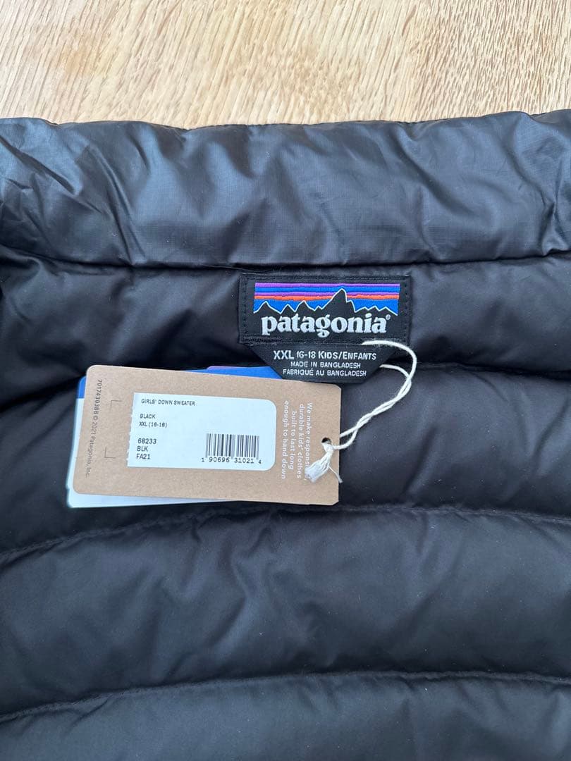 新品タグ付き　Patagonia ブラック ダウンジャケット　XXL