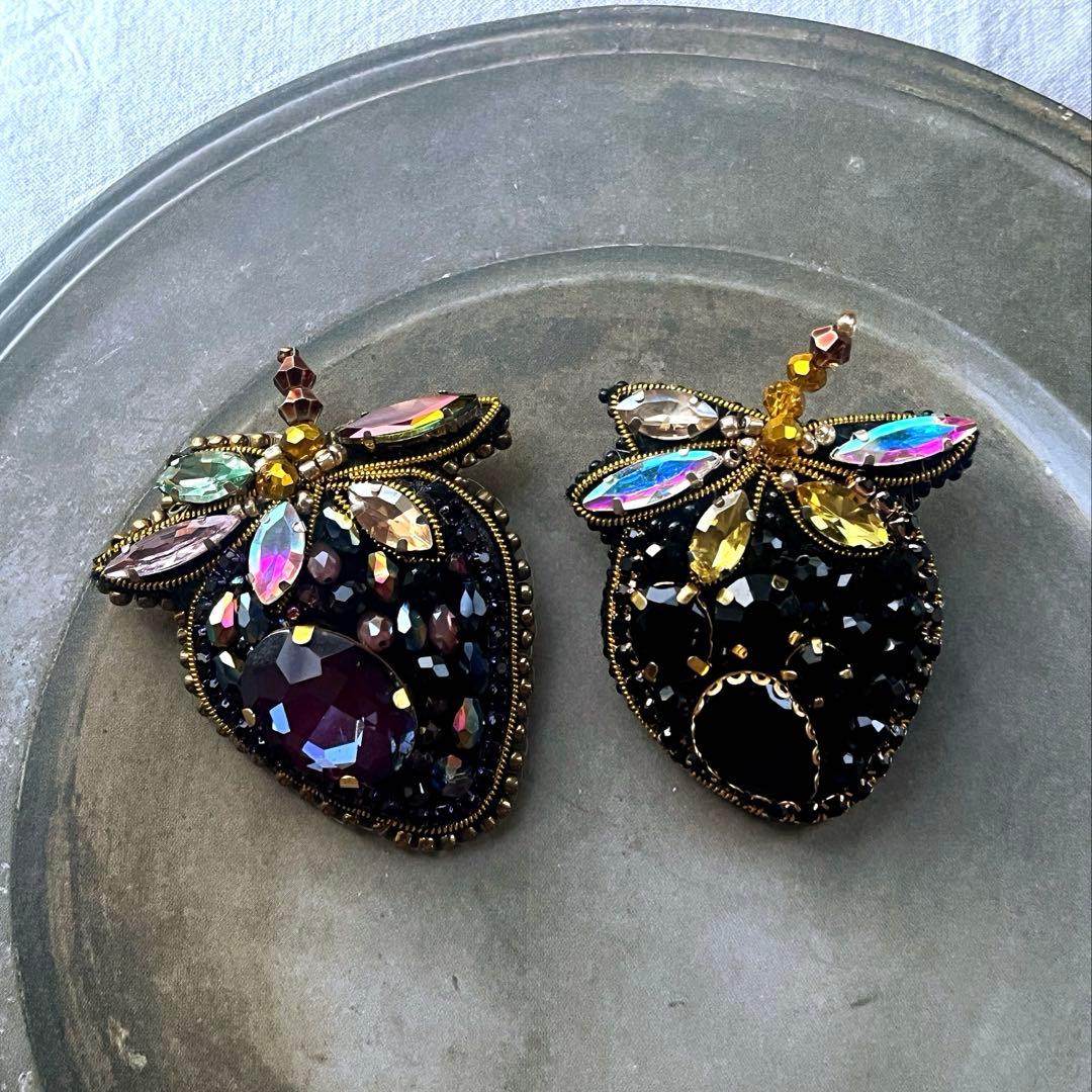 いちご いちご ビーズ 刺繍 ブローチ ハンドメイドアクセサリー
