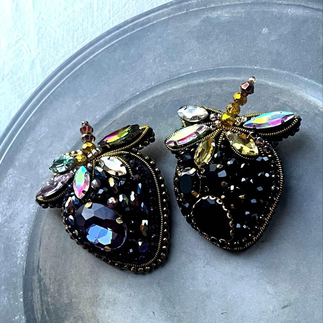 いちご いちご ビーズ 刺繍 ブローチ ハンドメイドアクセサリー