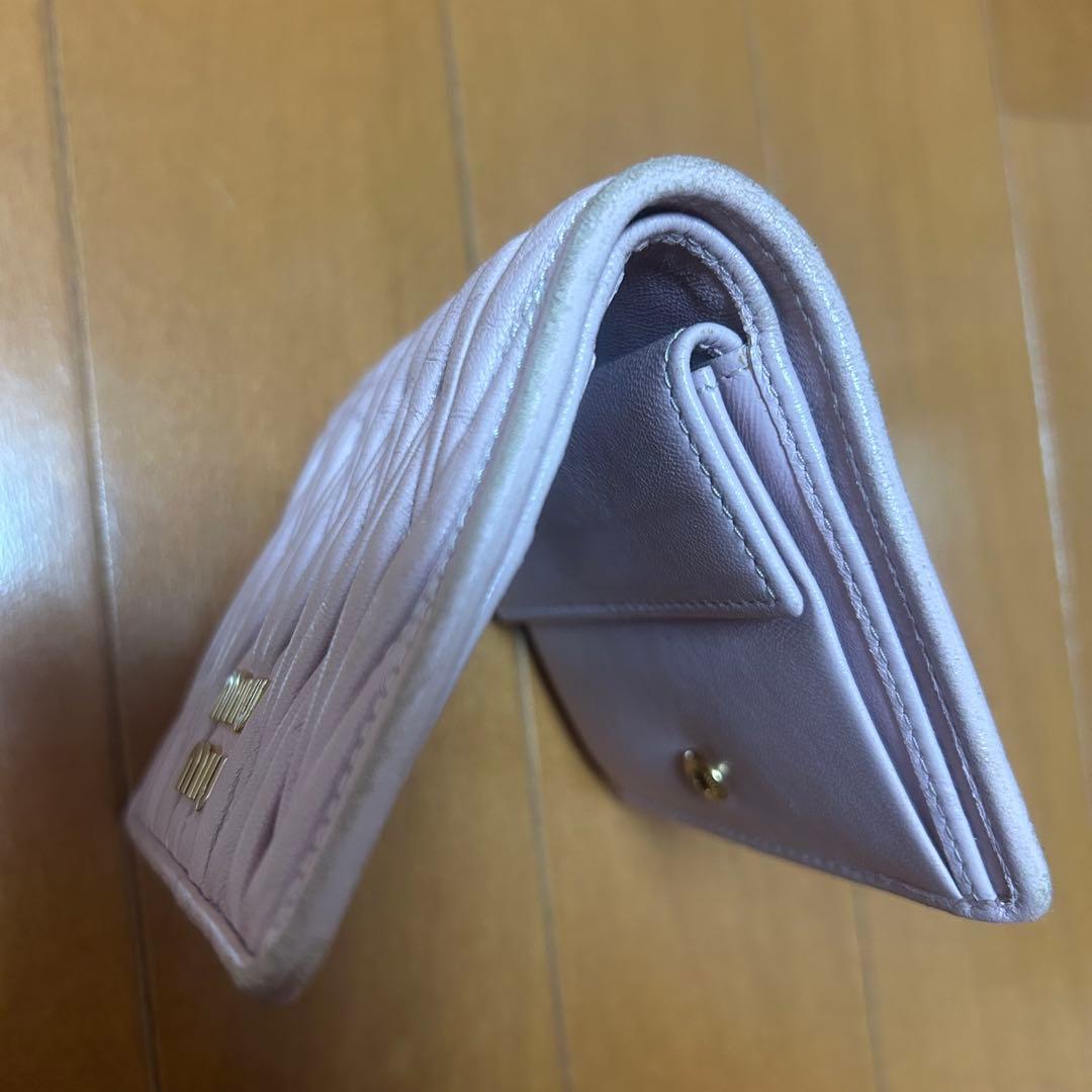miumiu マテラッセ 二つ折り財布 コンパクト ピンクベージュ