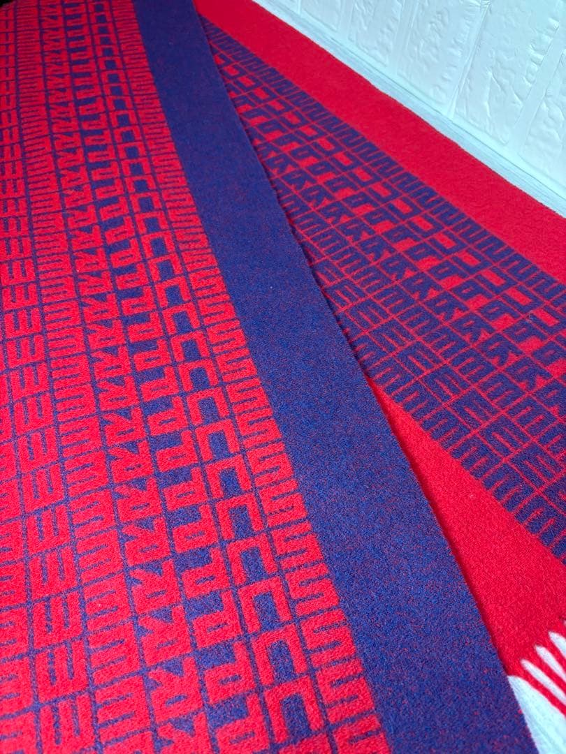 【限定特価】【極美品】supreme シュプリームマフラー ネイビー × レッド