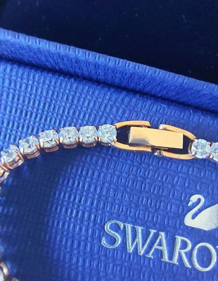 ほぼ新品 SWAROVSKI テニス Dluxe ブレスレット スワロフスキー