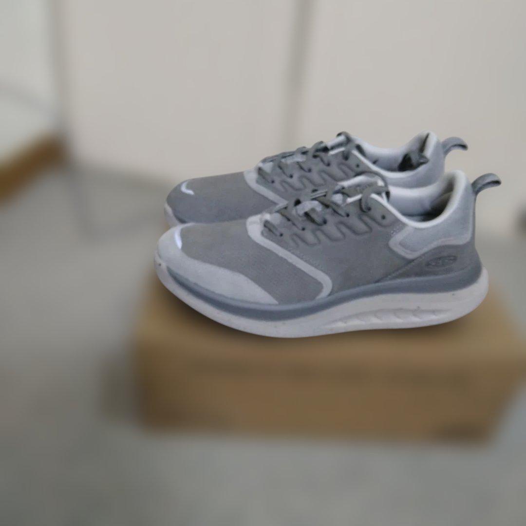 KEEN グレー スニーカー