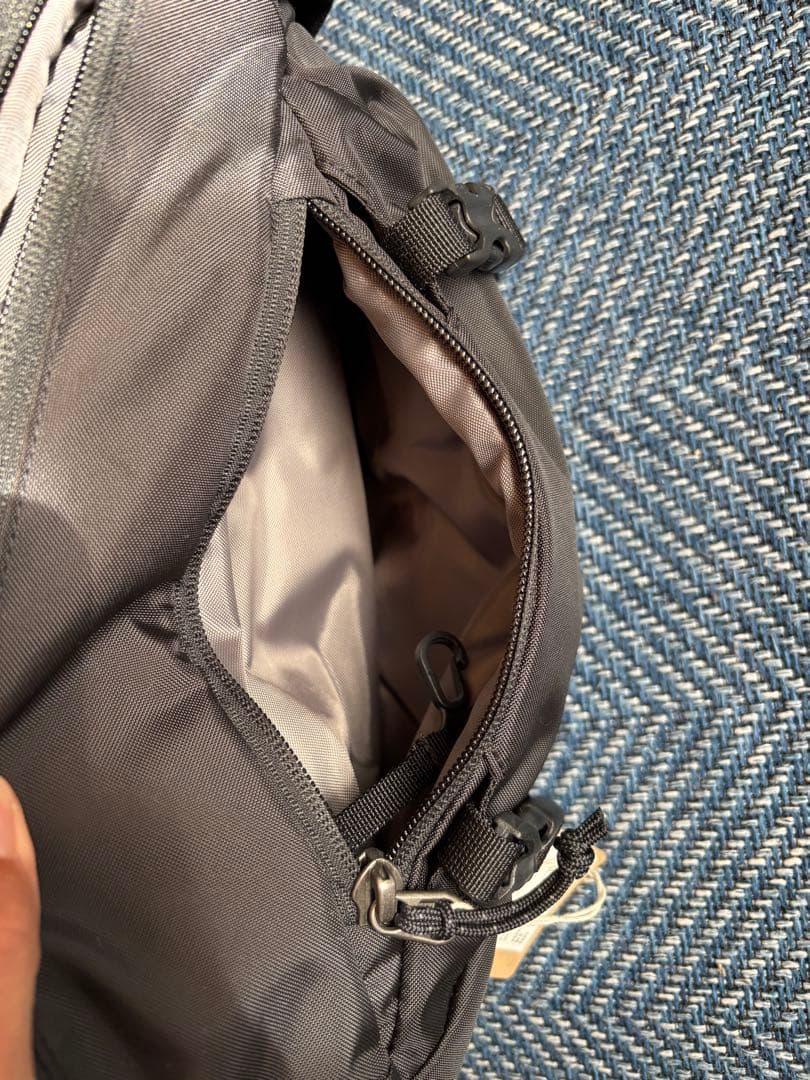 新品未使用！パタゴニア　ボディバッグ DAYPACKS ブラック 8L