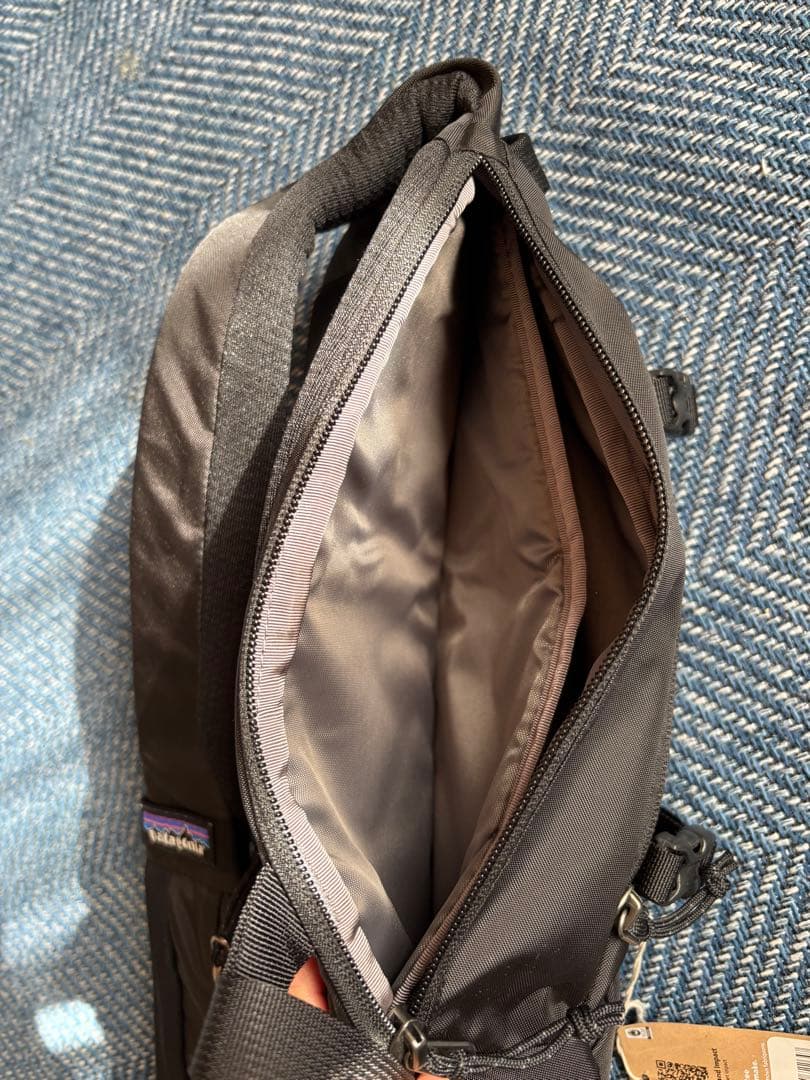 新品未使用！パタゴニア　ボディバッグ DAYPACKS ブラック 8L
