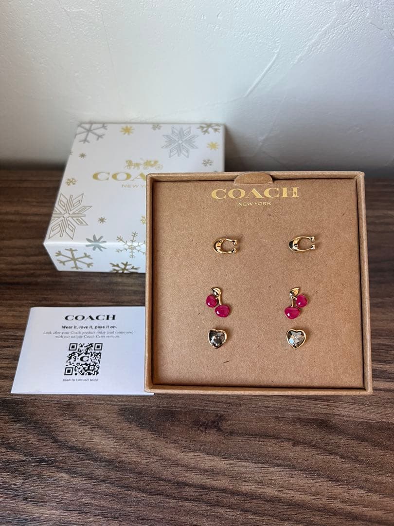 新品未使用COACH コーチ チェリー ハート ピアスセット