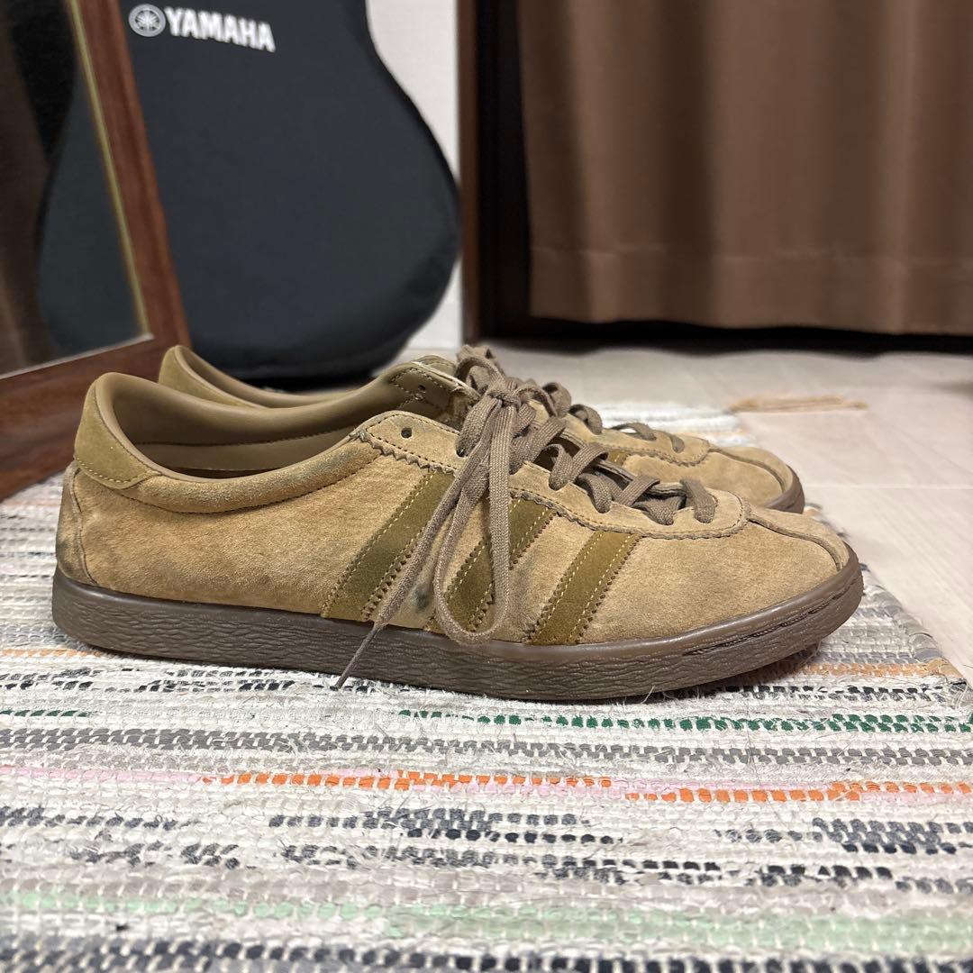 靴 adidas TOBACCO PANTONE/MESA/GUM