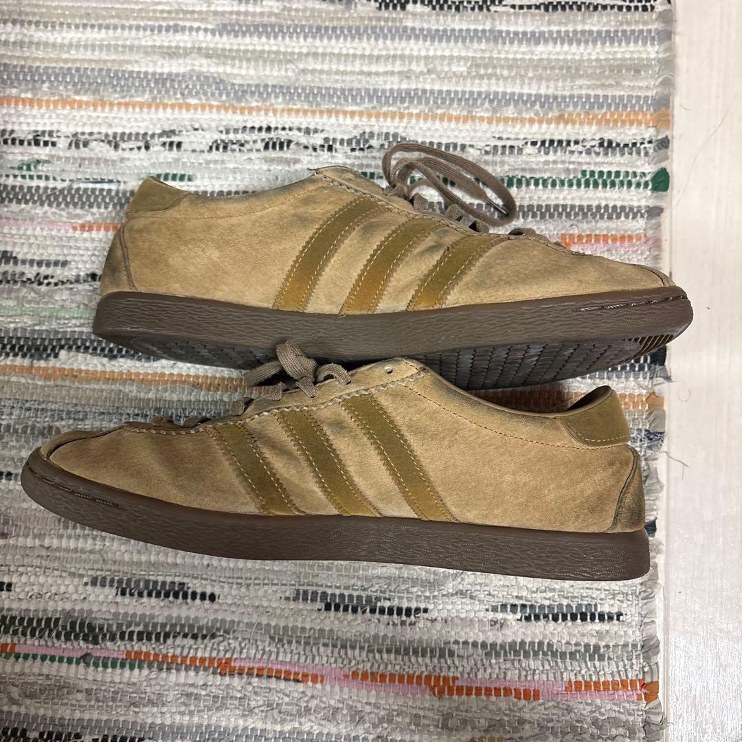 靴 adidas TOBACCO PANTONE/MESA/GUM