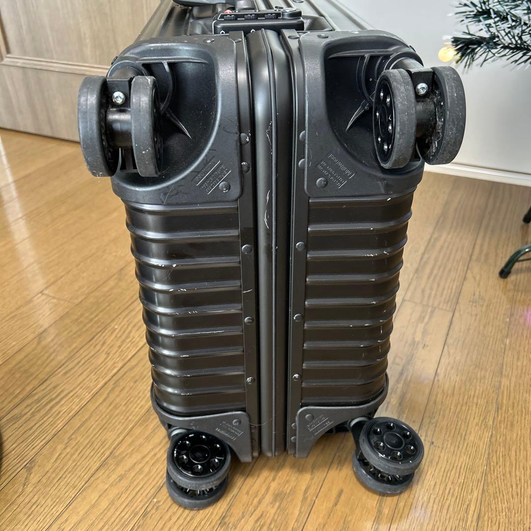 RIMOWA ブラック 中型キャリーケース