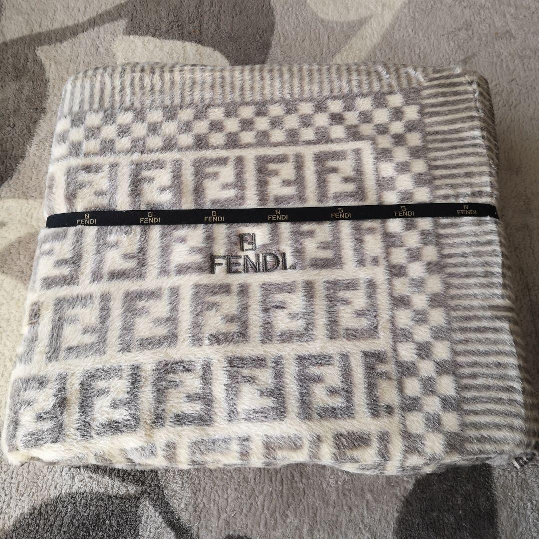 FENDI　フェンデ　毛布　絹　シルク　ズッカ　140x210　シングル