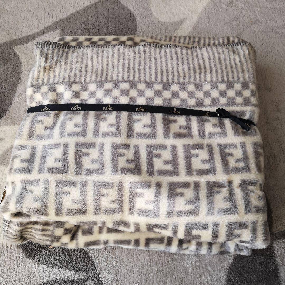FENDI　フェンデ　毛布　絹　シルク　ズッカ　140x210　シングル