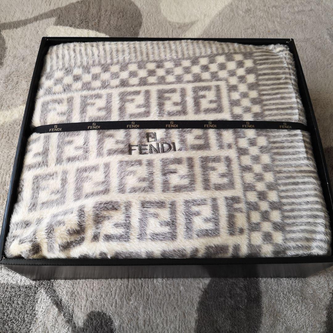 FENDI　フェンデ　毛布　絹　シルク　ズッカ　140x210　シングル