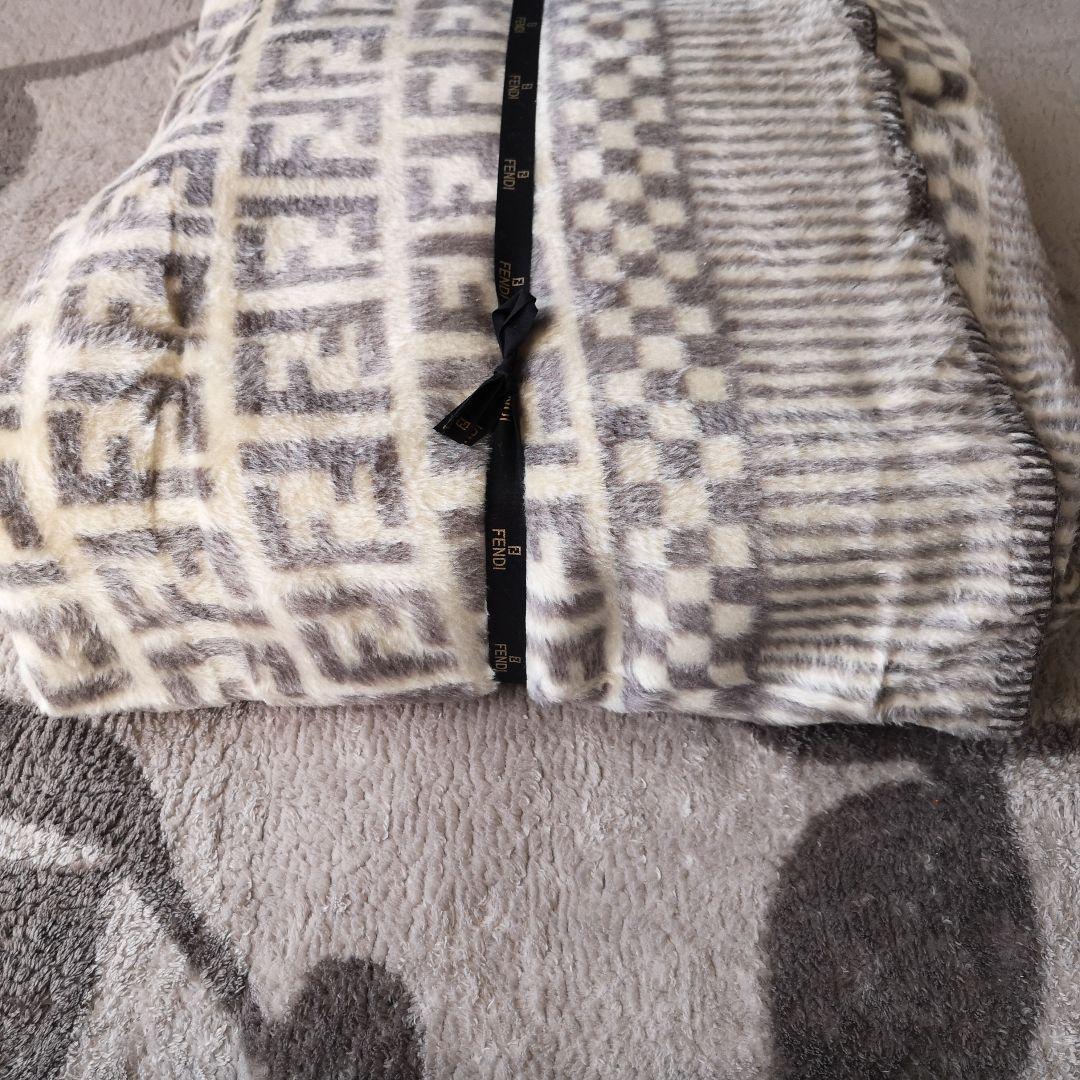 FENDI　フェンデ　毛布　絹　シルク　ズッカ　140x210　シングル