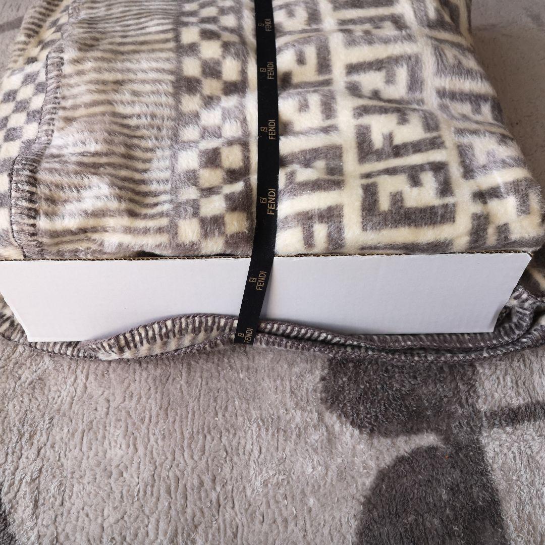 FENDI　フェンデ　毛布　絹　シルク　ズッカ　140x210　シングル