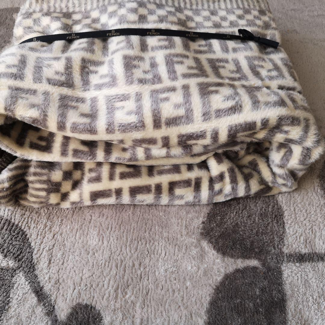 FENDI　フェンデ　毛布　絹　シルク　ズッカ　140x210　シングル