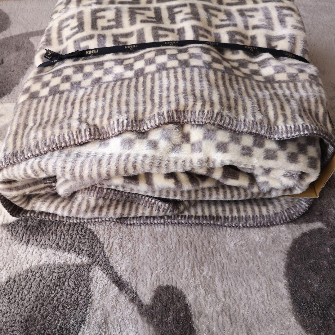 FENDI　フェンデ　毛布　絹　シルク　ズッカ　140x210　シングル