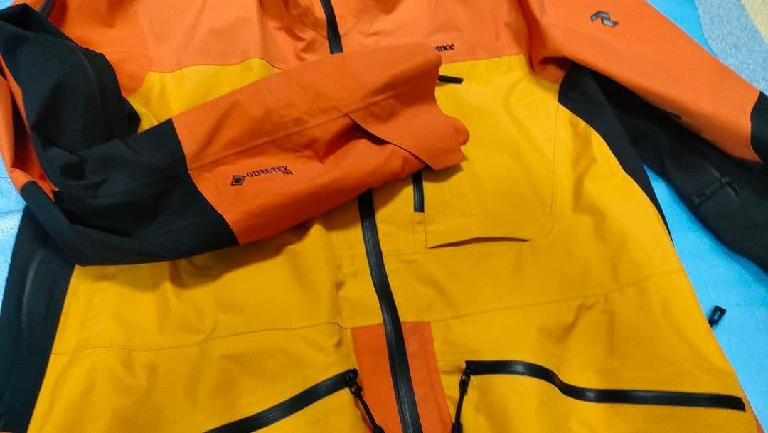 ピークパフォーマンス VERTICAL PRO JACKET (メンズS)