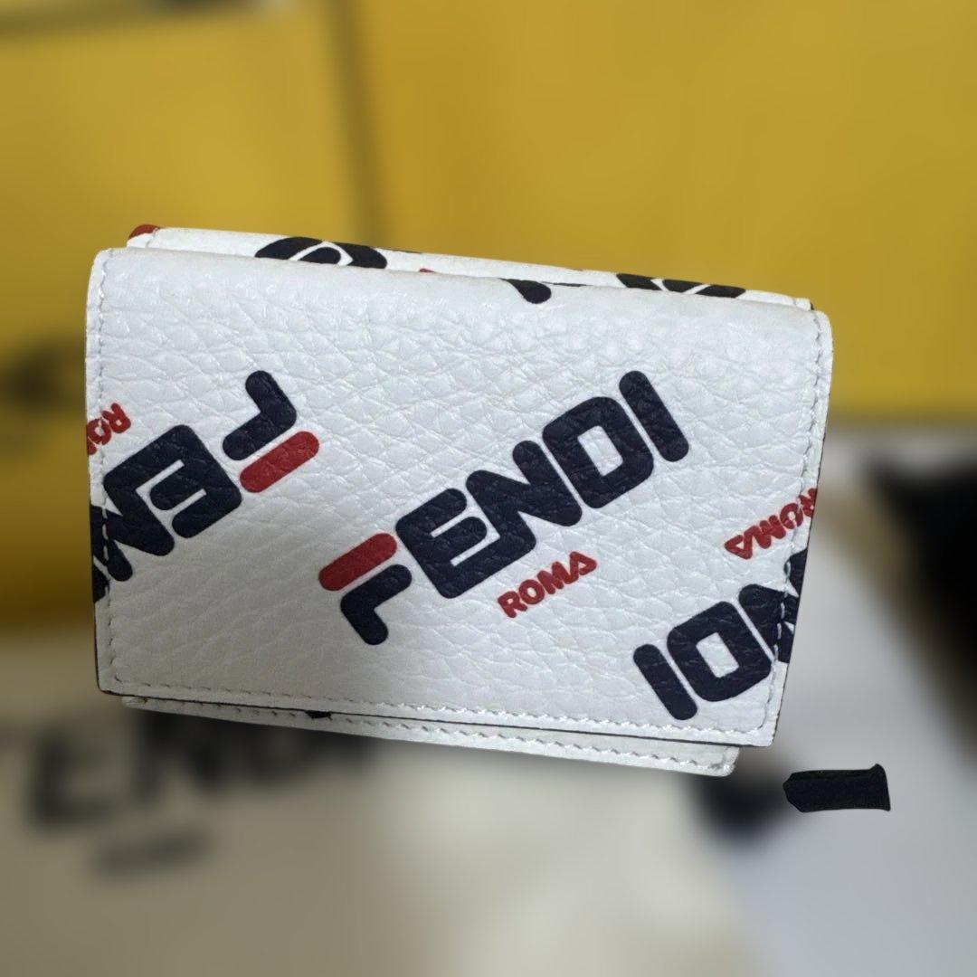 じゅにあ様 FENDI ロゴプリント 三つ折り財布