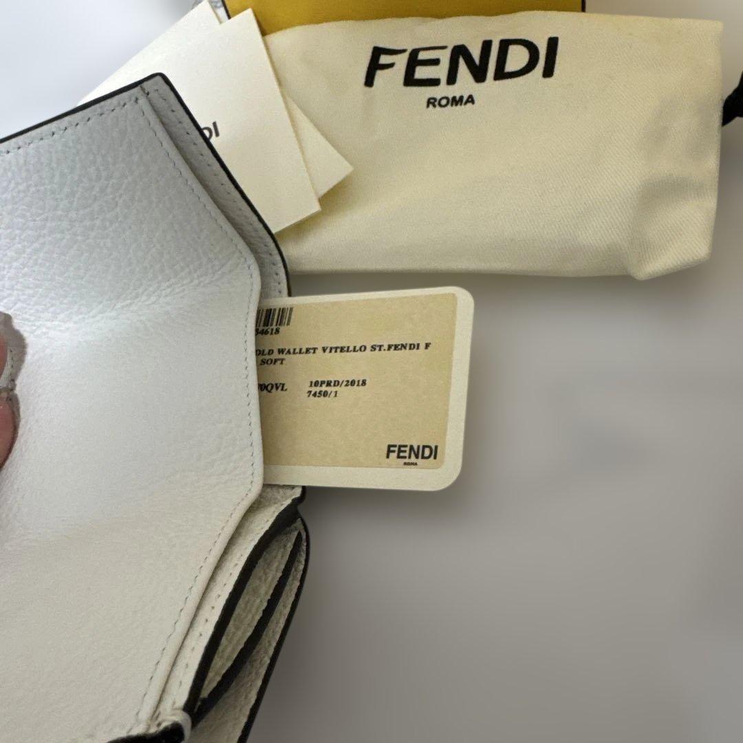 じゅにあ様 FENDI ロゴプリント 三つ折り財布