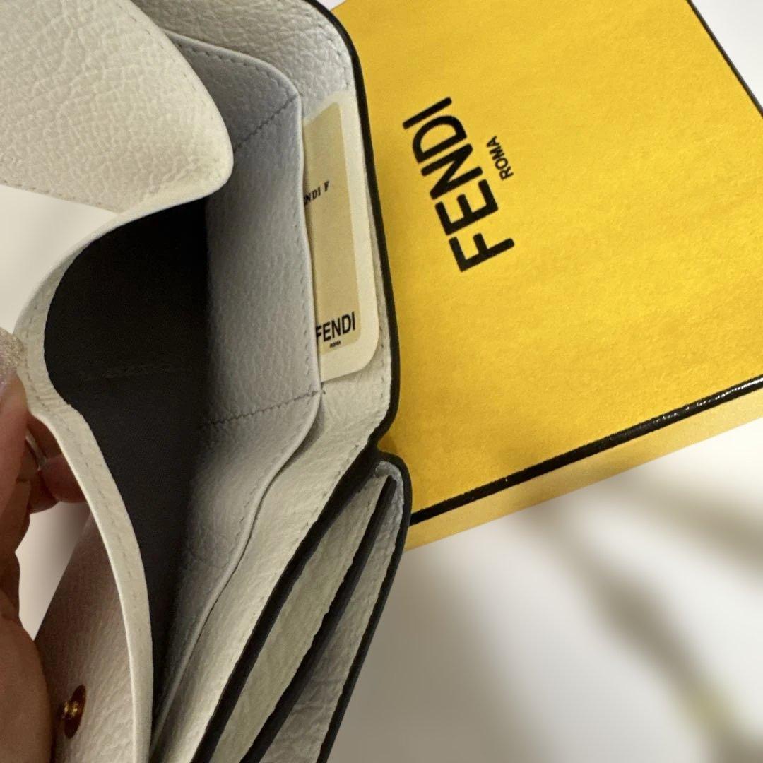 じゅにあ様 FENDI ロゴプリント 三つ折り財布