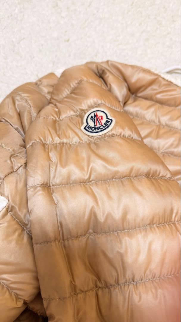 MONCLER ベージュ ダウンジャケット　ライトダウン　01