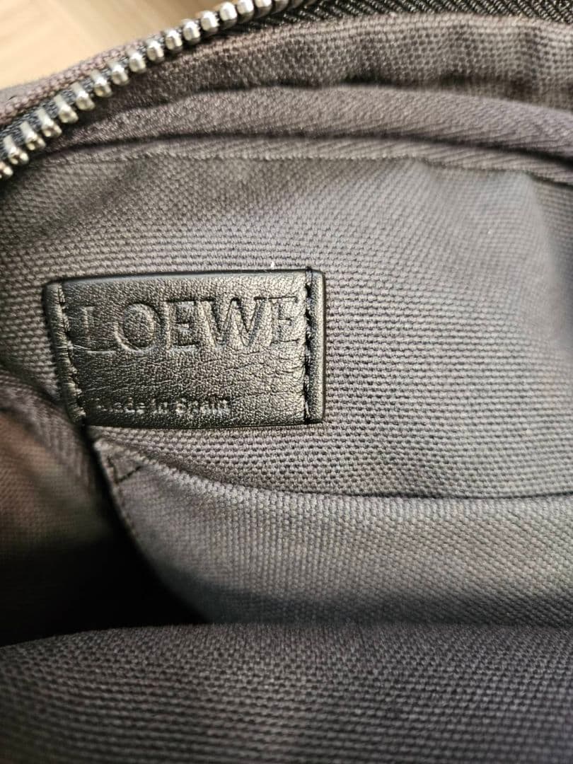 【LOEWE】アナグラム クロスボディ ミリタリーショルダーバッグユニセックス