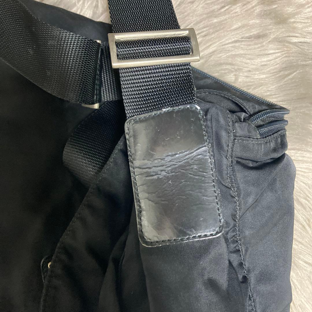 y*屋様 PRADA ブラック メッセンジャーバッグ