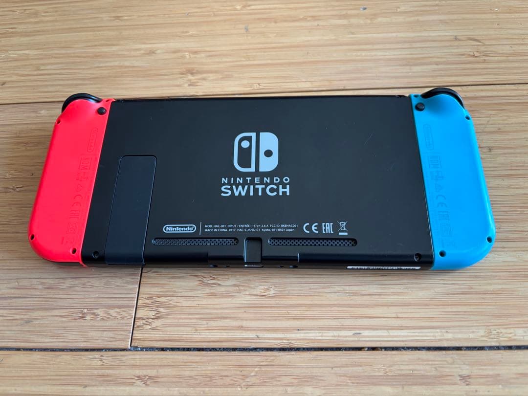 t*3様 Nintendo Switch 本体 青と赤 Joy-Con