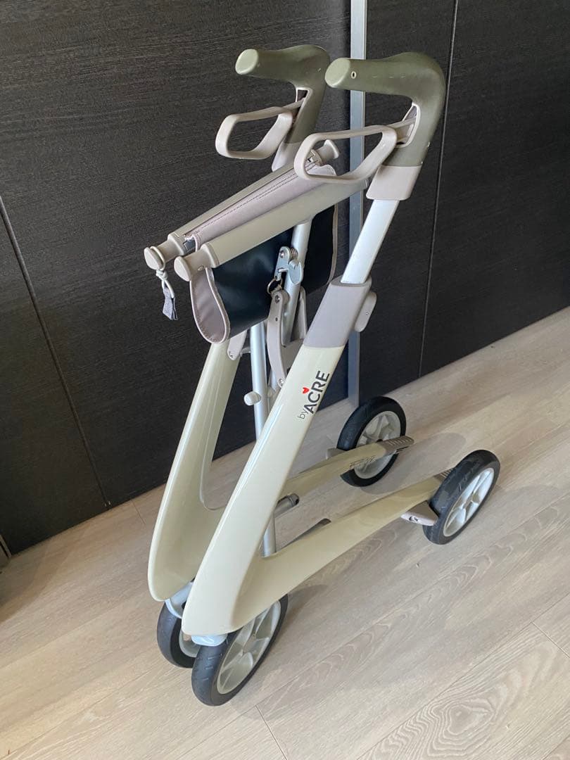 美品・純正ポーチ付・送料込⭐︎byACREカーボン・ウルトラライトおしゃれな歩行器